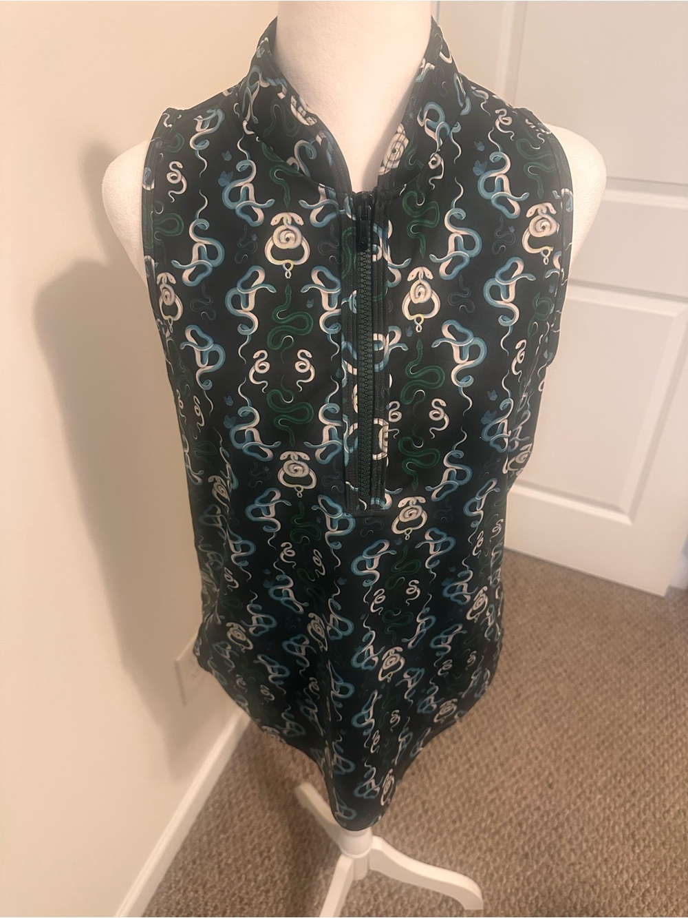 Greyson Women's Serpentine Vesta Mock Neck Top Size Large